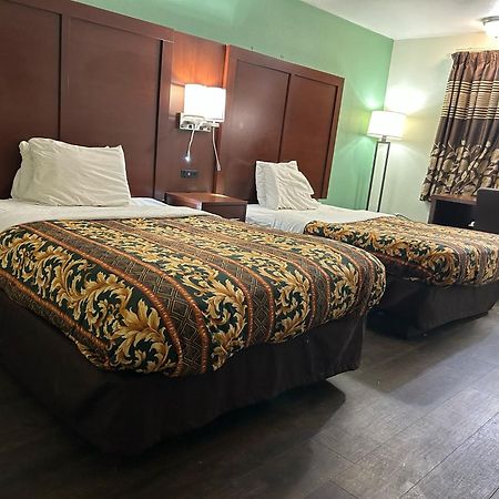 Hillcrest Motel By Oyo Aurora Near Lawrenceburg Екстер'єр фото