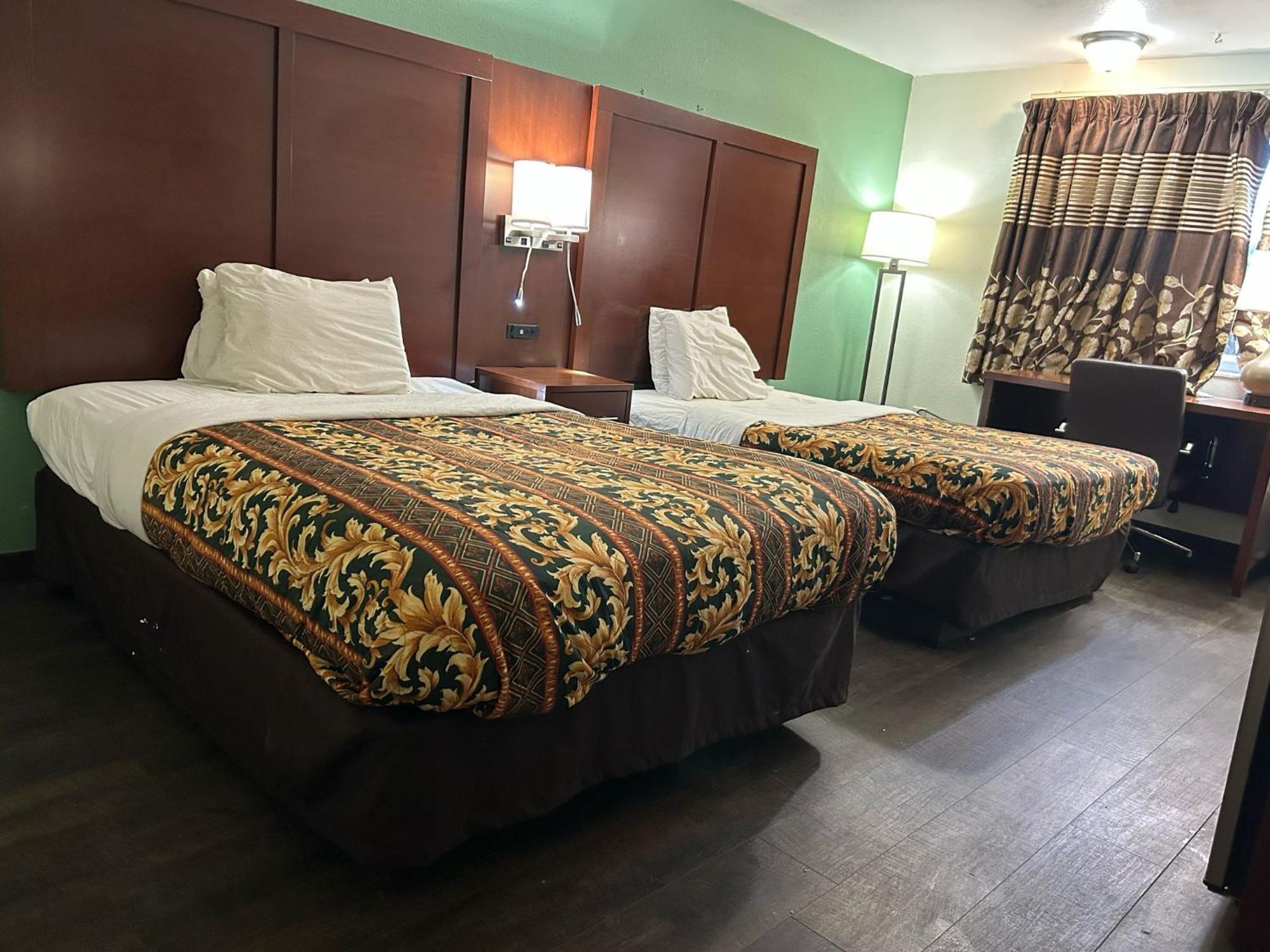 Hillcrest Motel By Oyo Aurora Near Lawrenceburg Екстер'єр фото