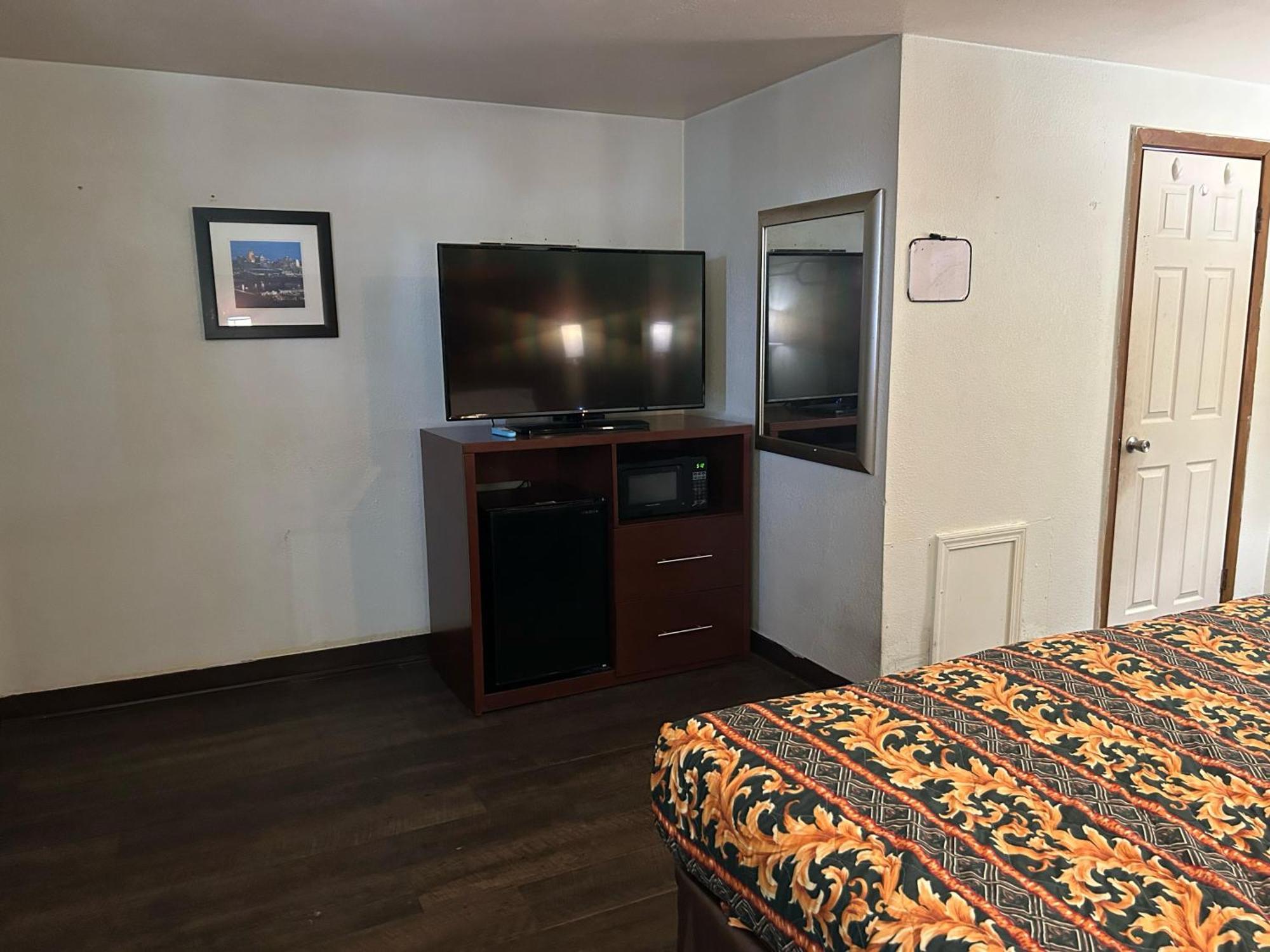Hillcrest Motel By Oyo Aurora Near Lawrenceburg Екстер'єр фото