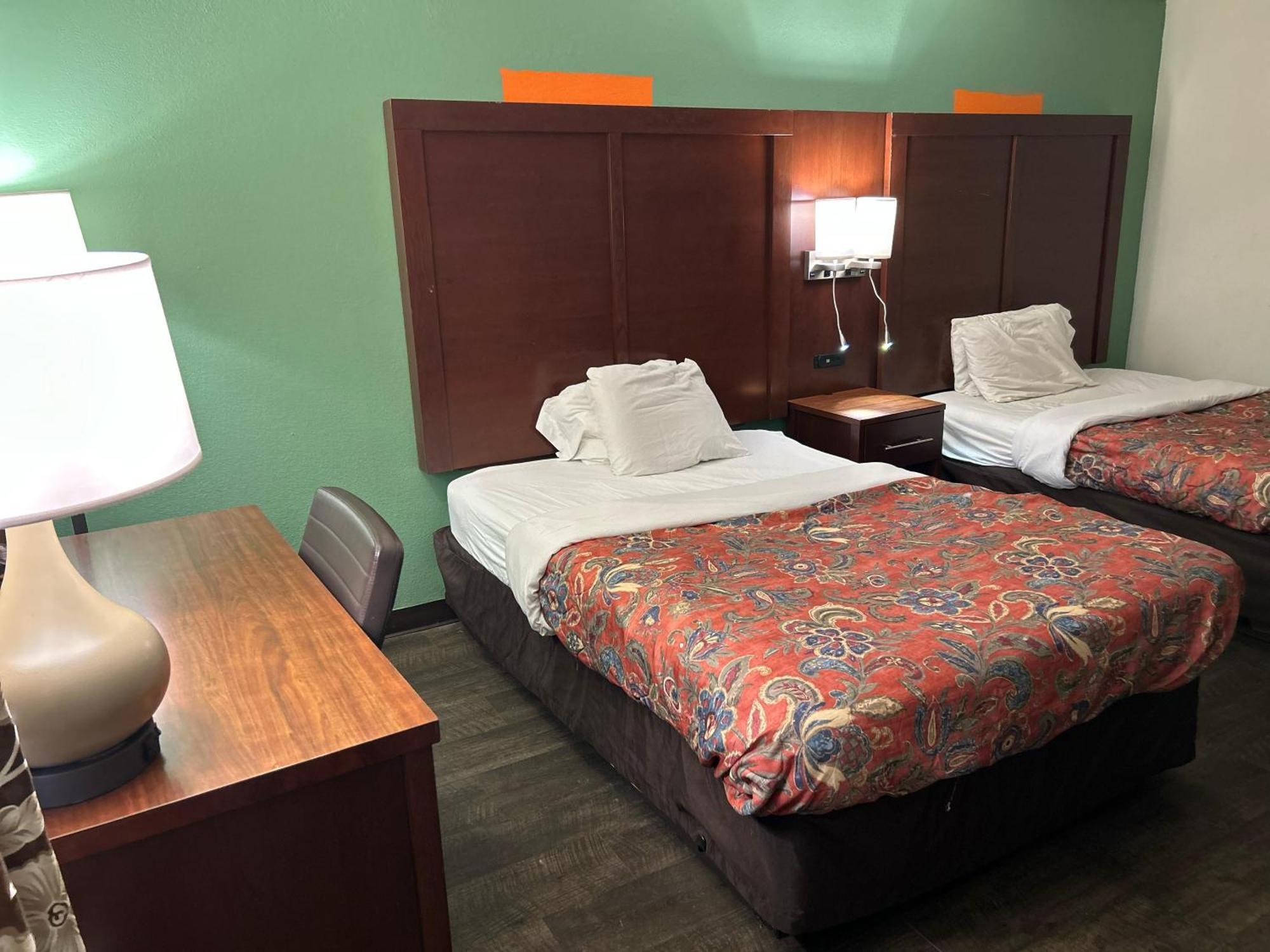 Hillcrest Motel By Oyo Aurora Near Lawrenceburg Екстер'єр фото