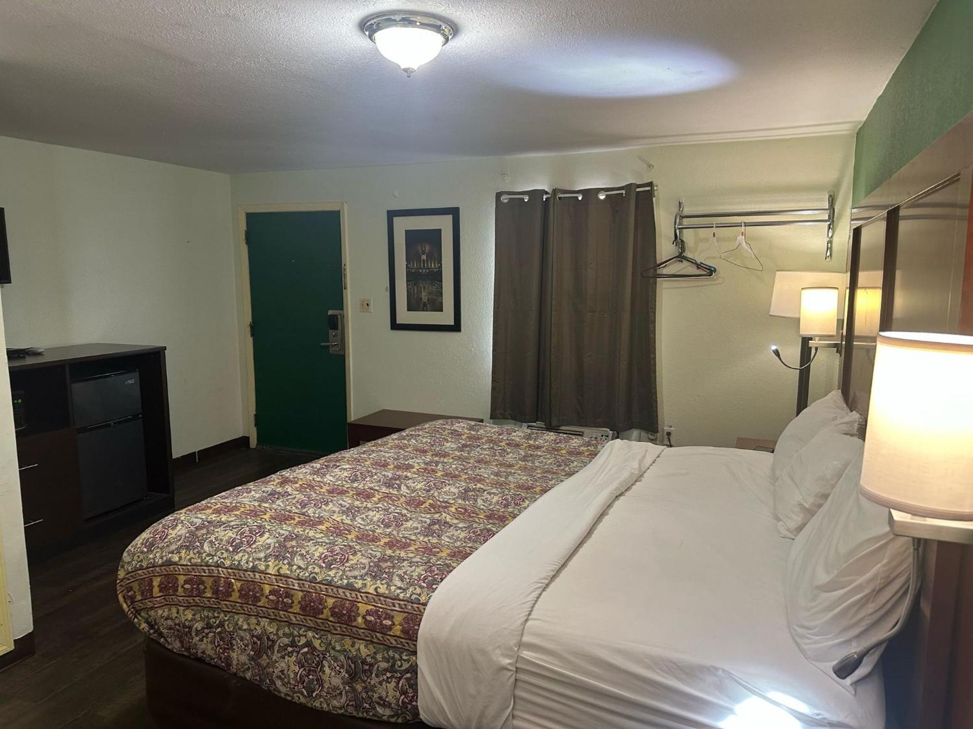 Hillcrest Motel By Oyo Aurora Near Lawrenceburg Екстер'єр фото