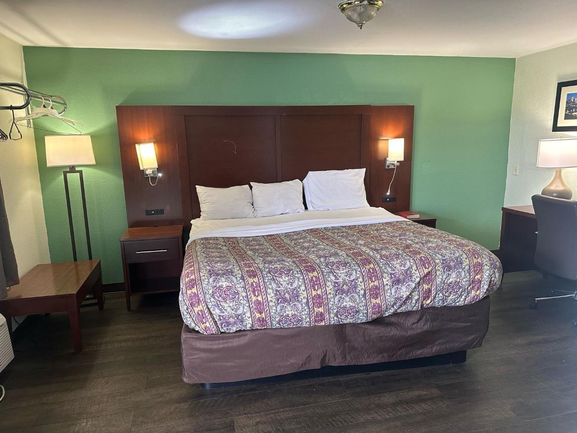 Hillcrest Motel By Oyo Aurora Near Lawrenceburg Екстер'єр фото