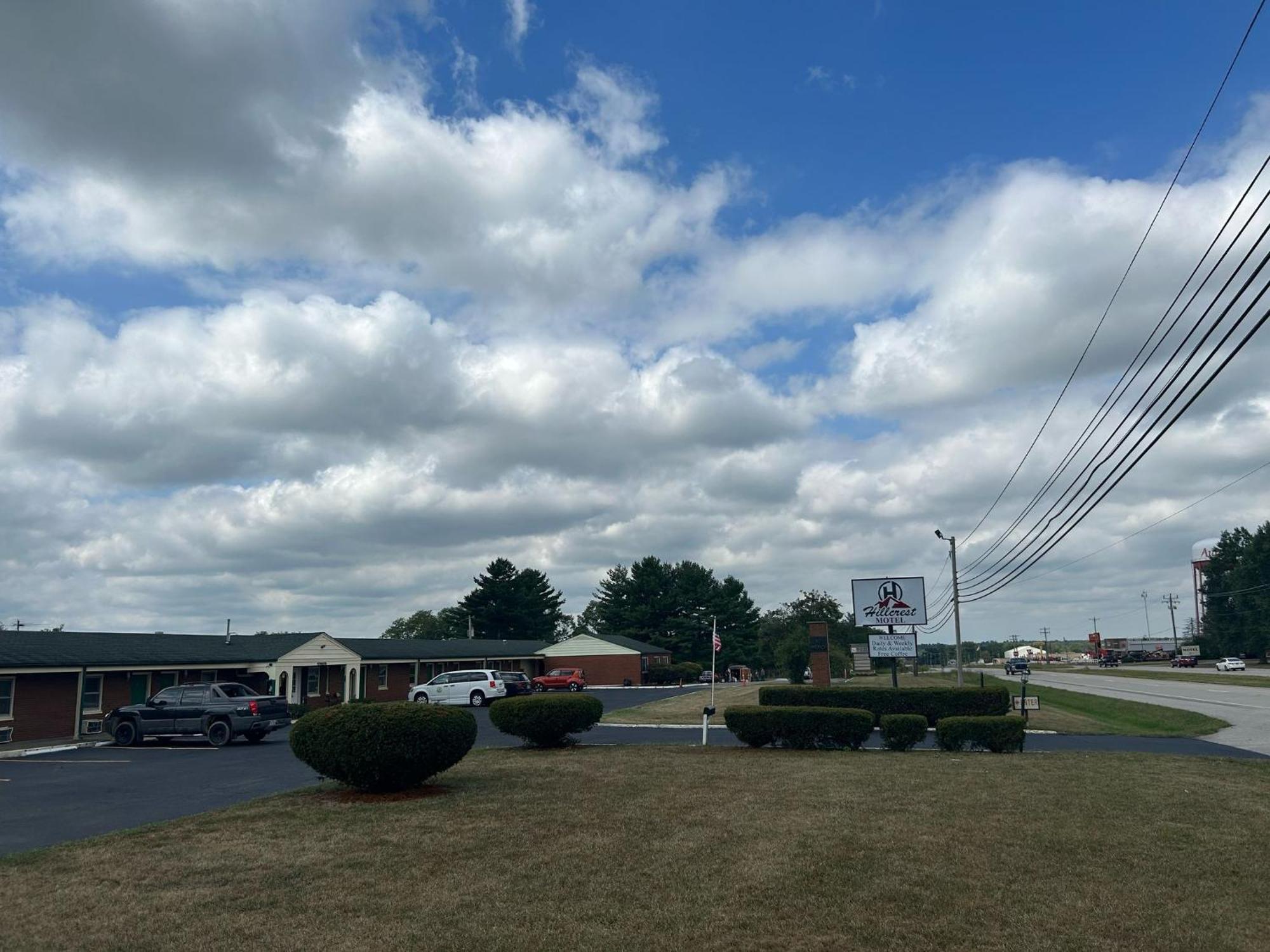 Hillcrest Motel By Oyo Aurora Near Lawrenceburg Екстер'єр фото