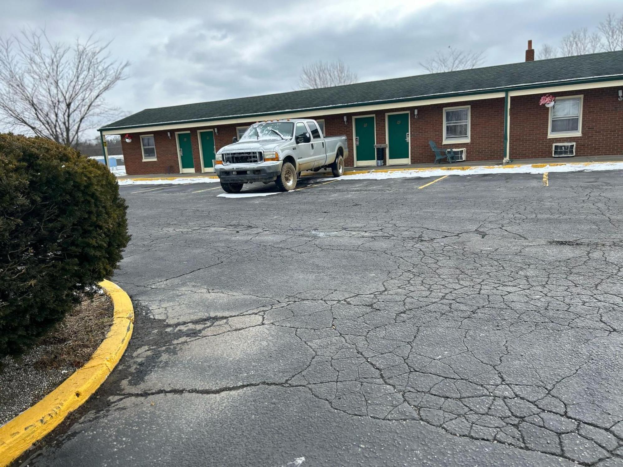 Hillcrest Motel By Oyo Aurora Near Lawrenceburg Екстер'єр фото